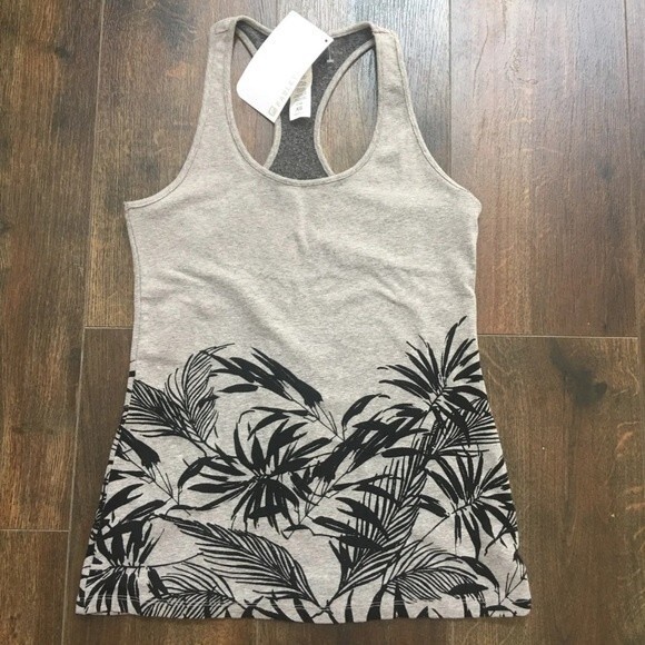 NWT Fabletics Tank Top Size XS 4 Grey Black Palm Leave Racerback Stretch Yoga - Picture 2 of 5